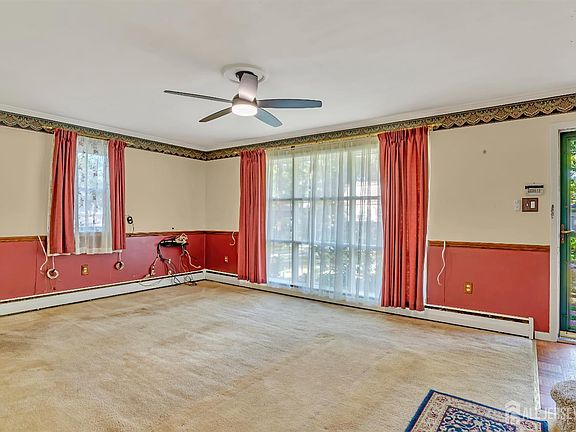 4th image of 37 Fern St