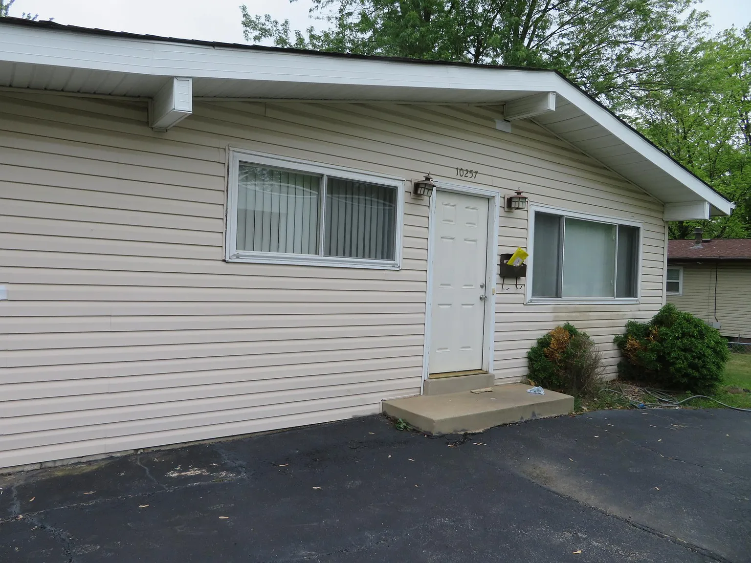 10257 Clarendon Ave photo 1