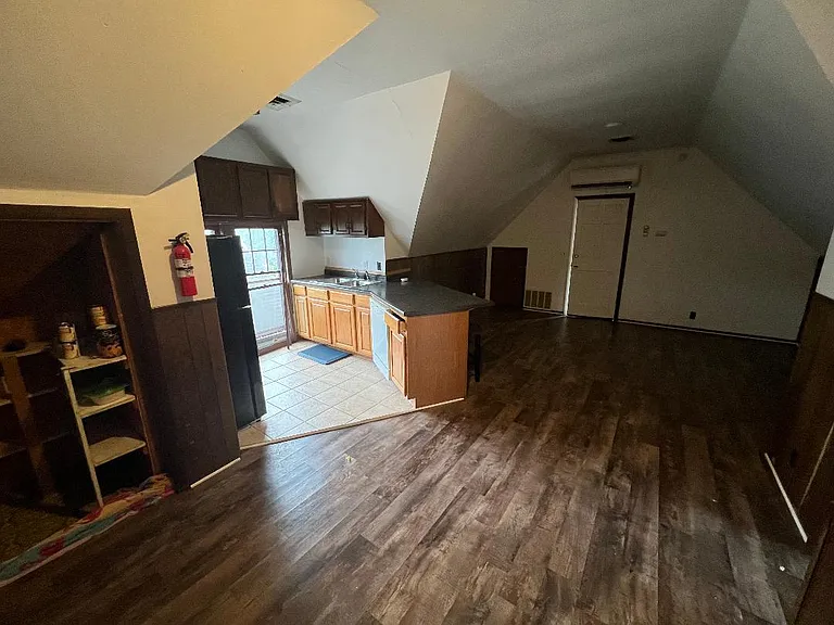 720 S Park St #4 — Photo 4