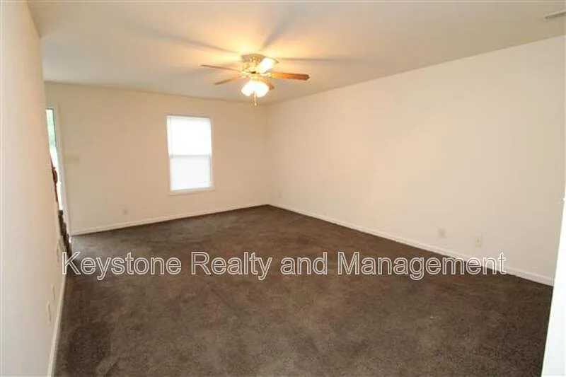 2 bed, 1.5 bath, 1050 sqft, $995 — Photo 4