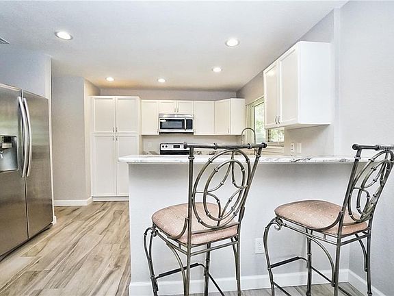 4th image of 1369 Newton St