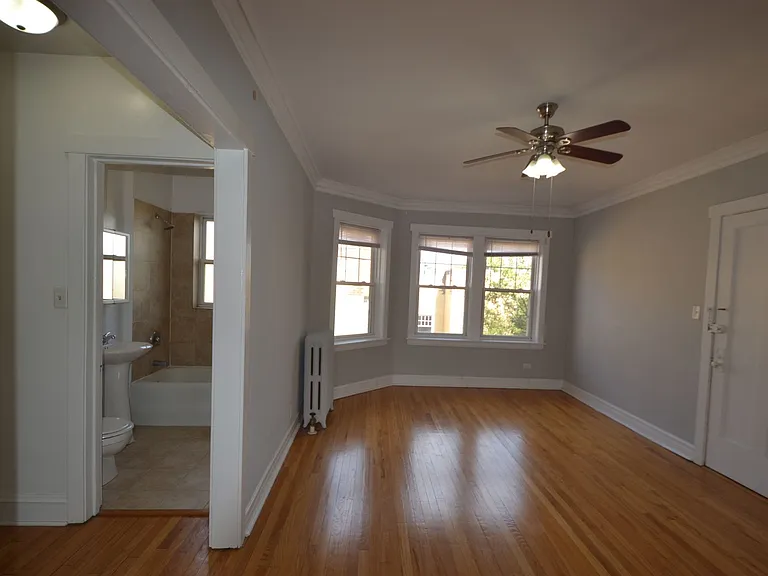 4402 N Rockwell St #3-4402-3 — Photo 9