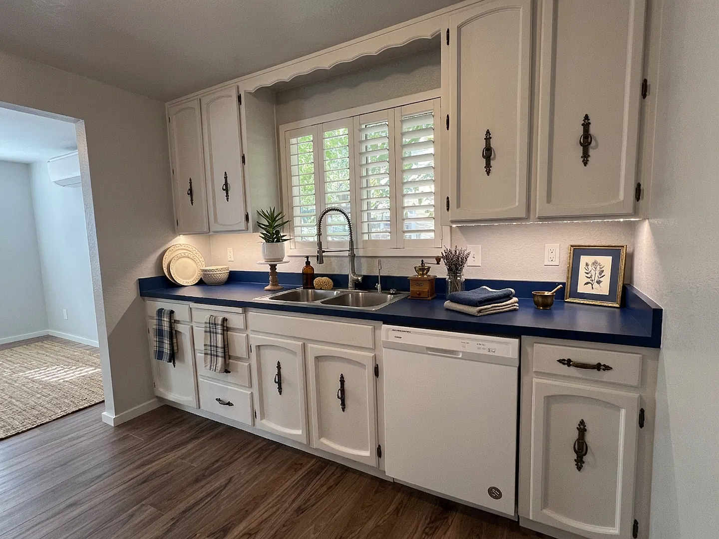 Renovated 3 Bed/2 Bath Duplex | Move in incentive! — Photo 1