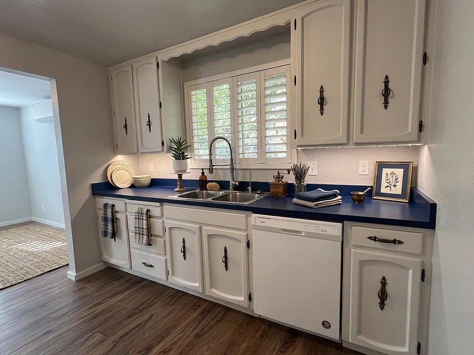 Renovated 3 Bed/2 Bath Duplex | Move in incentive!