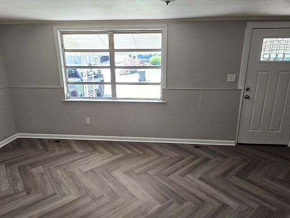 4th image of 107 Hollingshead Ave