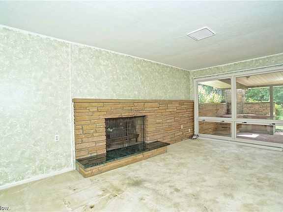 3rd image of 3330 Fairhill Dr