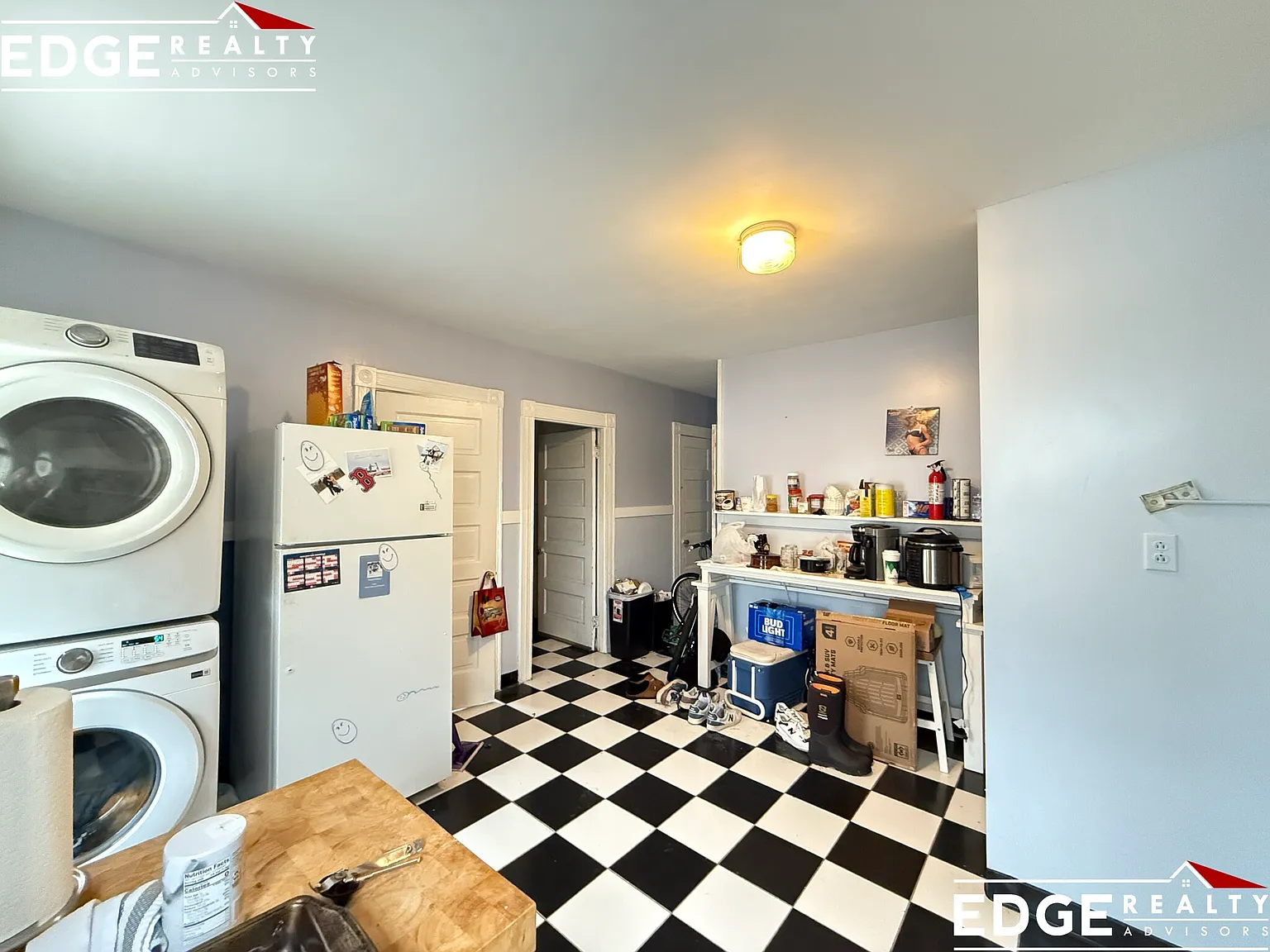 3 bed, 1.5 bath, 900 sqft, $3,400 — Photo 3
