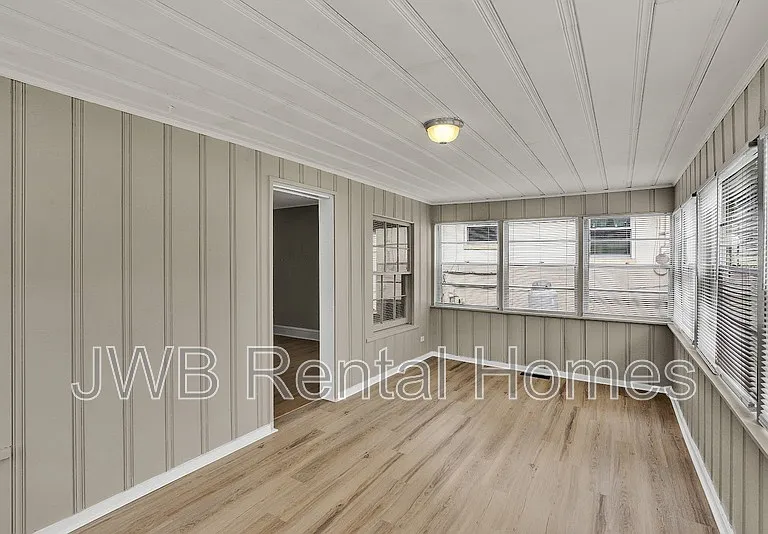 7124 Lorain St — Photo 13