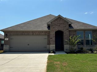 205 Kinley St, Grandview, TX 76050