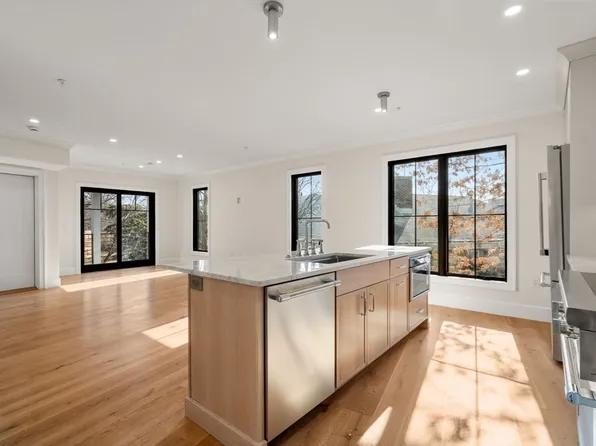 34 Vinton St #1, Boston, MA 02127