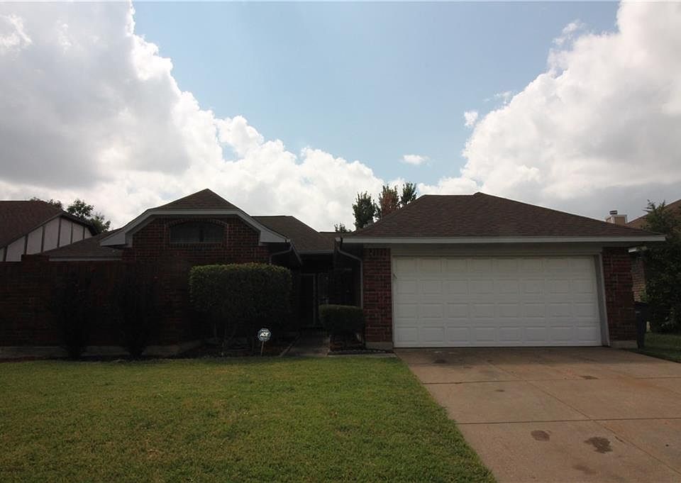 1st image of 2613 Woodlark Dr