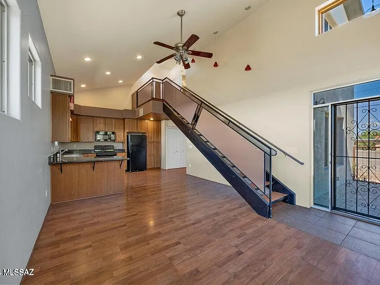 1231 E Linden St — Photo 4