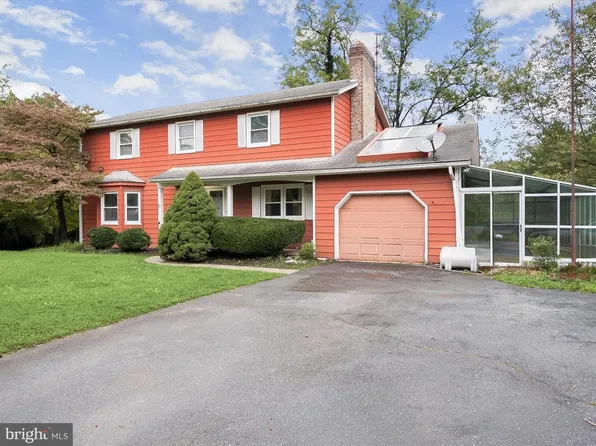 5812 Meadow Dr, Frederick, MD 21702