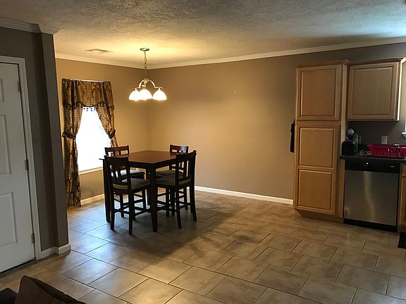 3rd image of 3104 Aster St