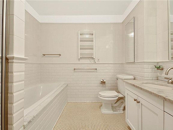 4th image of 425 5th Ave APT 41C