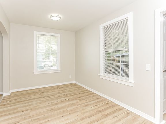 4th image of 3529 Gladys St
