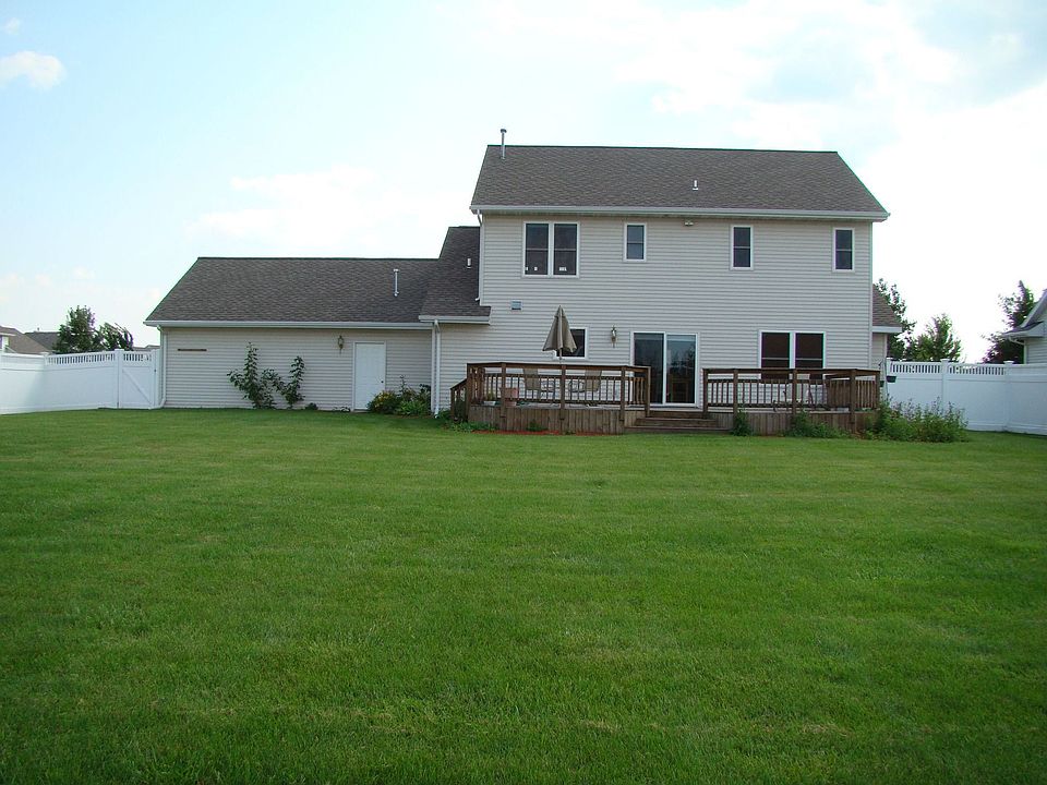 Edge of HUGE fenced-in backyard 