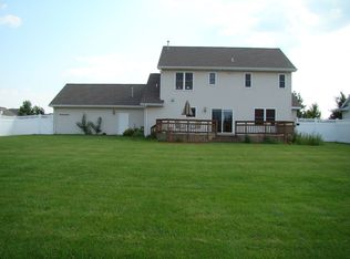 1997 Swanstone Cir, De Pere, WI 54115