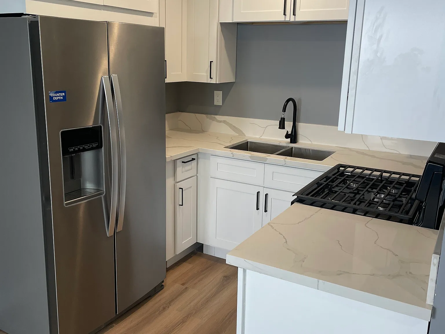 2 bed, 700 sqft, $2,400 — Photo 1