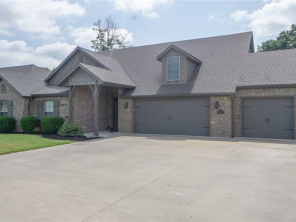4th image of 1061 Quail Hollow Dr