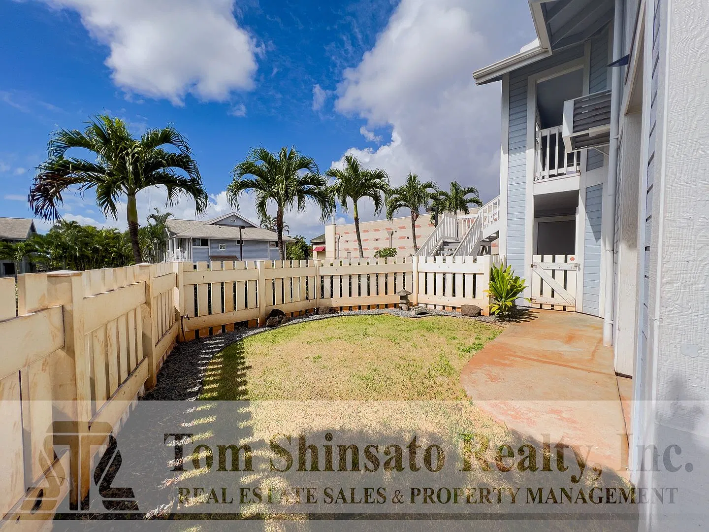 Newly Remodeled 2 bedroom and 2 Bath 2 Parking 2 Parking — Photo 3