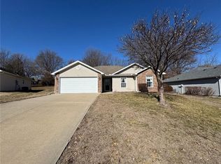 393 Hazelwood Dr, Warrensburg, MO 64093