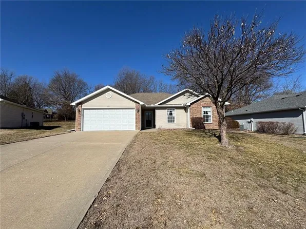 393 Hazelwood Dr, Warrensburg, MO 64093