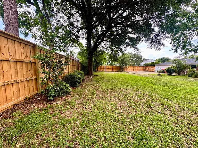 122 Kenilworth Rd — Photo 33