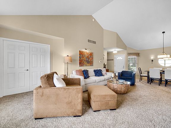 3rd image of 2045 Briarwood Ln