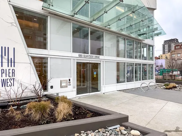 680 Quayside Dr #5001, New Westminster, BC V3M 6Z6