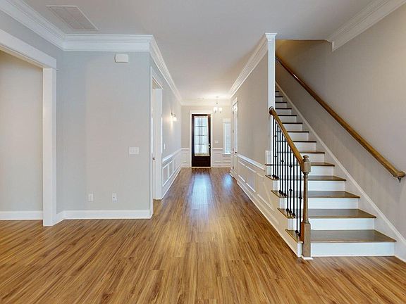 4th image of 550 Paxton Loop