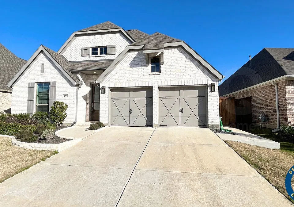 3729 Blue Stream Dr