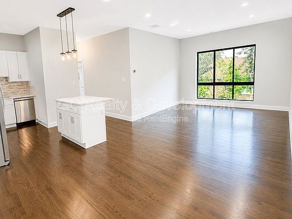 3rd image of 3437 S Morgan St #3W