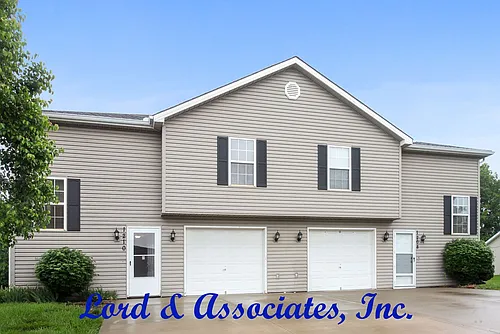 1210 NW Willow Dr Photo 1