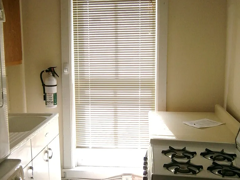 105 Dewitt Pl — Photo 4