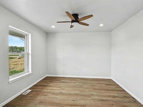 5th image of 2767 Pine Ridge Dr
