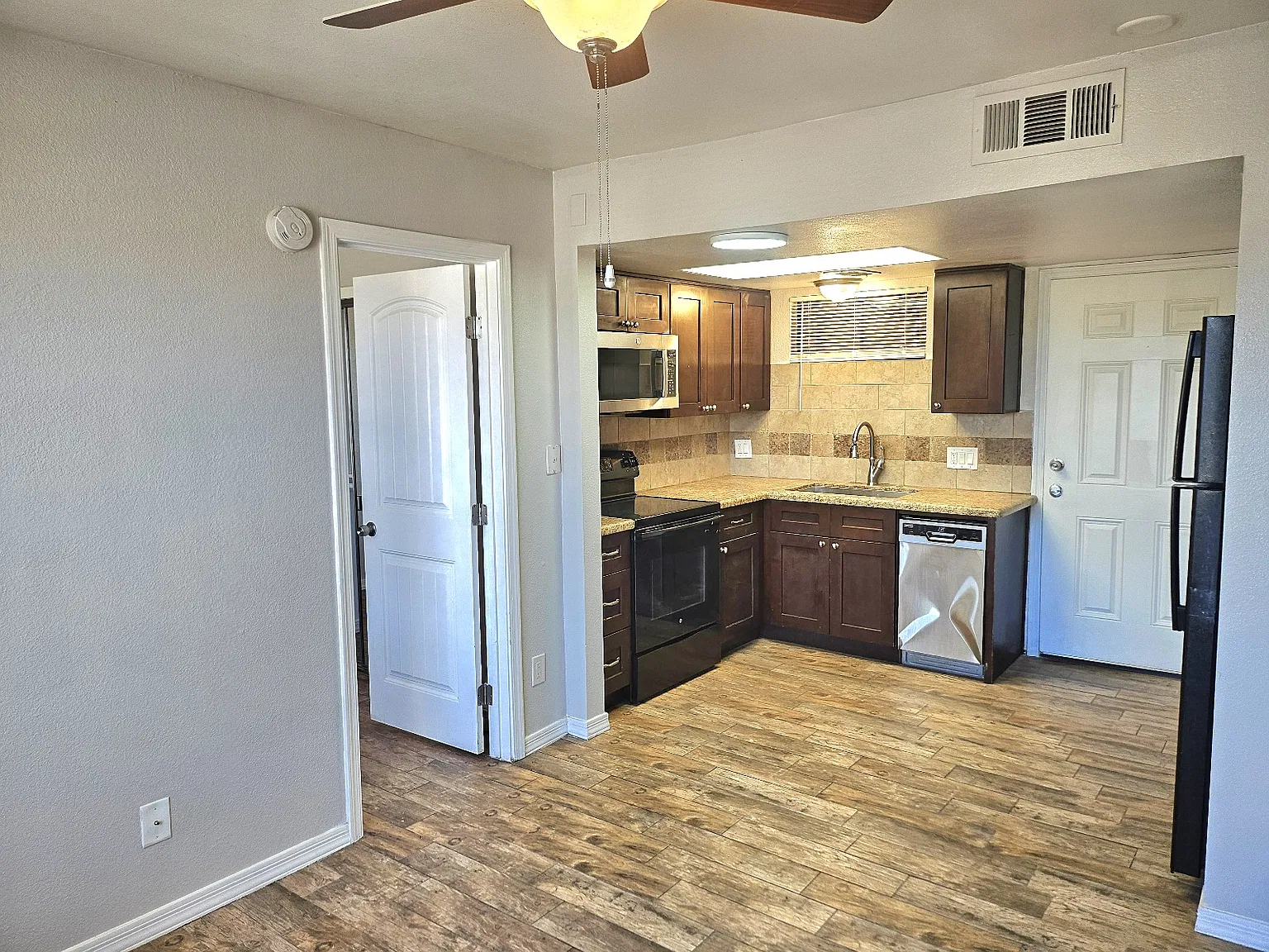 1 bed, 700 sqft, $825 — Photo 1