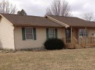 6005 Pheasant Ridge Dr, Fowlerville, MI 48836