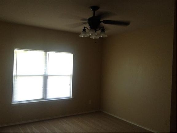 2nd image of 1029 Maidenhair Ln