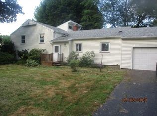 211 Harwood Cir, Rochester, NY 14625