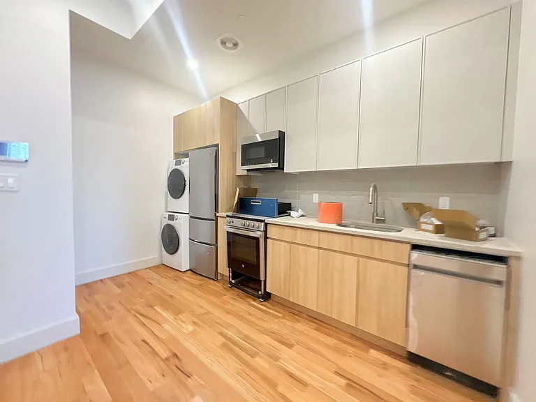 415 Himrod St #3F — Photo 8