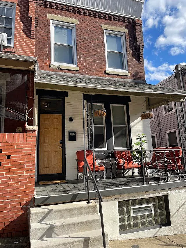 2 bed, 1064 sqft, $2,200 — Photo 2