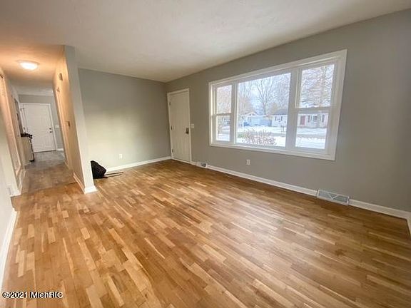 3rd image of 5499 Lucerne Ave
