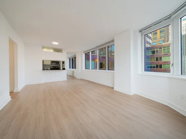 140 Riverside Boulevard image 2 of 17