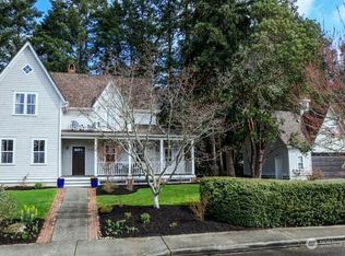 1110 Cherry Ave NE, Bainbridge Island, WA