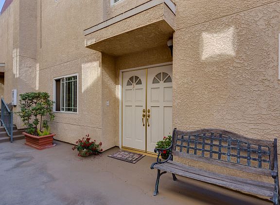 2nd image of 2466 Montrose Ave APT 3