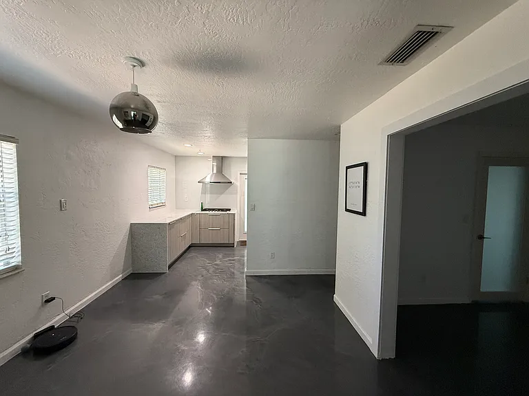 4034 S West Shore Blvd — Photo 5