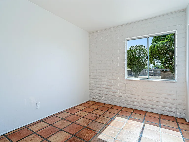 2736 S Calle Yucatan — Photo 19