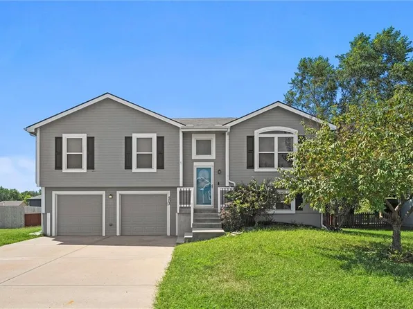 503 Lake Meadows Dr, Smithville, MO 64089