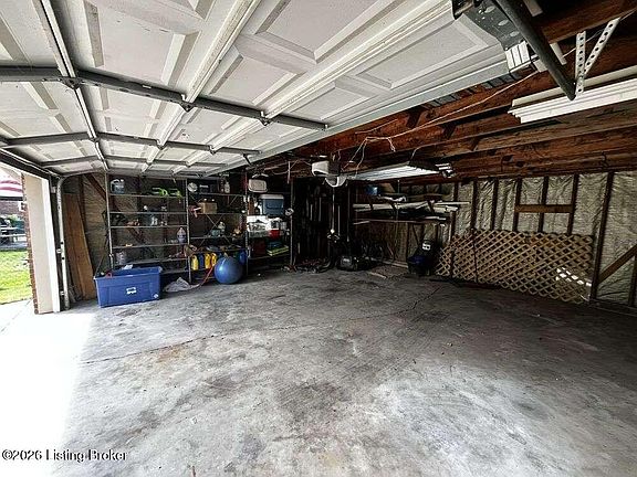 4th image of 12111 Maplewood Rd